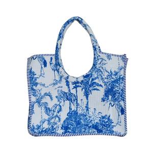 Sac fourre-tout matelassé en coton imprimé à la main : Sac de plage floral - Product Image 4