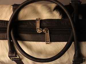 กระเป๋าเดินทางหนังวัวแท้แบบมีซิป  กระเป๋าสะพายข้างสำหรับเดินทางช่วงสุดสัปดาห์ สไตล์วินเทจ น้ำหนักเบา ความจุเยอะ เหมาะสำหรับทุกเพศ - Product Image 3