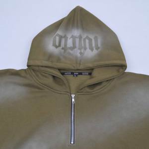 Conjunto de Sudadera y Pantalones Cortos Deportivos de Alta Calidad al por Mayor con Logotipo Personalizado, Pantalones Cortos Negros con Lavado Ácido y Doble Rodilla, Estilo Urbano - Product Image 3