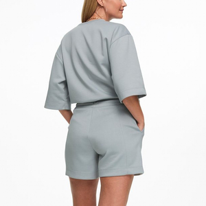 Ensemble court sur mesure de qualité supérieure, personnalisable, pour femme, 100% coton, chemise à épaules tombantes et short, pour l'entraînement - Product Image 2