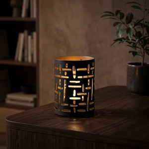 Support de bougie T-Light en métal noir et or à double finition Ultra Design avec découpes géométriques, résistant à la chaleur, décoration d'intérieur - Product Image 4