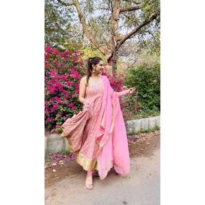 Party Wear XL Gown avec fil et séquence pour un look élégant - Product Image 3