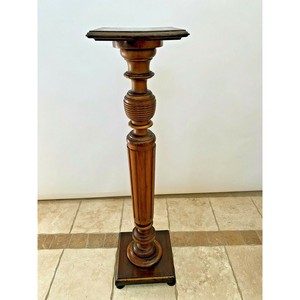 Support de plante carré en teck doré fait à la main |   Design traditionnel sculpté et orné 30x30x18 cm pour usage extérieur, vente en gros - Product Image 2