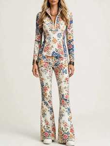 Ensemble de survêtement 2 pièces pour femme à motif floral, haut à manches longues avec demi-zip et leggings évasés - Product Image 1