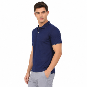 Polo homme tendance avec un design moderne, tissu doux, facile à porter, parfait pour le streetwear et les tenues quotidiennes, élégant et stylé. - Product Image 2