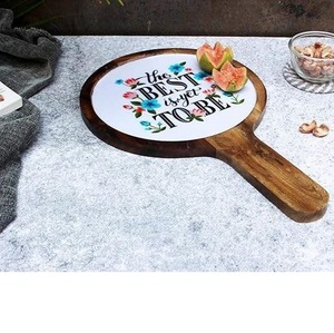 Bandeja de Servir de Madera de Lujo con Diseño Floral Pintado a Mano, Ecológica y Duradera, Regalo Empresarial para Quesos, Frutas, Aperitivos - Product Image 1