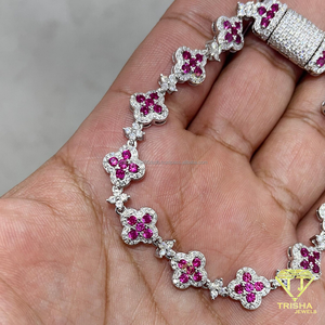 Pulsera Cubana de Plata de Ley 925 Premium con Diamantes de Moissanita, Eslabones con Motivo Floral Rosa y Cierre de Caja Totalmente Engastado - Product Image 2