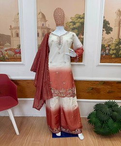 Traje Palazzo de Algodón Bordado con Degradado de Blanco a Melocotón para Mujer, Corte Holgado, Estilo Tradicional de India y Pakistán 86389 SWAROOP-ST-1198 - Product Image 3