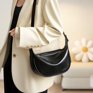 Sacs à main de luxe pour femmes en cuir véritable, sacs à bandoulière portables demi-lune de couleur unie - Product Image 5