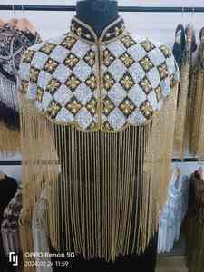 Exquisita Capa con Lentejuelas Bordadas a Mano y Borlas Largas |   Accesorios de Alta Gama para Novias y Prendas de Noche - Product Image 4