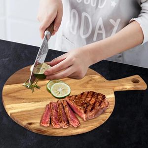 Tabla de cortar redonda de madera de acacia con mango, para servir pizza, queso y charcutería en la cocina - Product Image 3