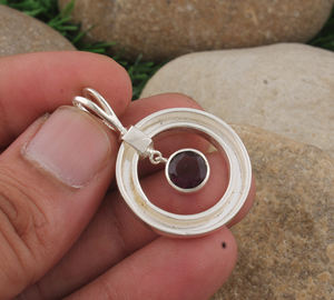 Collar de Plata de Ley 925 Chapado en Platino Hecho a Mano con Granate Rojo Natural Vintage, Joyería de Piedra Natal de Enero, Venta al por Mayor - Product Image 1