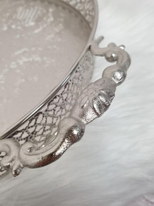 La mejor bandeja de servicio de metal de estilo moderno a la venta para vestidores, spas y regalos de boda a un precio asequible de la India - Product Image 2