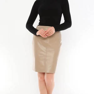 Jupe crayon mini marron en cuir premium pour femme, style vintage, satinée, respirante, écologique, anti-plis, taille haute, coupe ajustée, idéale pour le bureau - Product Image 1