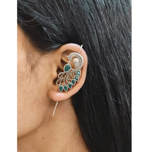 Boucles d'oreilles artisanales en forme de paon avec pierres vertes |   Bijoux d'oreille vintage en argent oxydé, style bohème tribal, pour femmes - Product Image 3