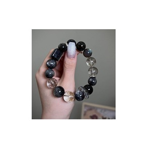 Pulsera de Resina de Lujo Elaborada con Técnicas Artesanales Únicas, Elegante Accesorio para la Muñeca para Mercados de Moda Globales - Product Image 3