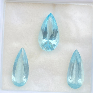 Juego de 3 Piedras Preciosas de Aguamarina Natural con Corte de Pera, 8.18 Quilates, Color Blanco y Azul, Esmeralda y Ópalo de Calidad para Joyería - Product Image 1