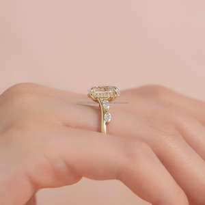 Anillo de Compromiso/Boda con Diamante Blanco Cultivado en Laboratorio IGI/GIA, Oro Amarillo de 14k, Corte Ovalado, Unisex, para Aniversario, Fiestas, Regalo - Product Image 2