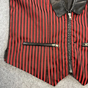 เสื้อกั๊กสไตล์โกธิค 2 สี วินเทจ ลายทางสีแดงดำ ขนาดกลาง สไตล์พังก์ หนังเทียม 2026 - Product Image 6