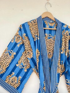 Robe kimono en coton 100% doux et confortable à imprimé tigre, faite à la main, pour femmes, robe de nuit, robe de plage, cadeau idéal pour elle, vêtements de nuit - Product Image 5