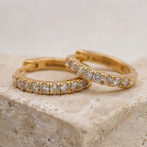 Clásicos Pendientes de Aro Geométricos de Oro Amarillo de 18K con Corte Brillante Redondo y Engaste de Canal de Diamantes Cultivados en Laboratorio, Modernos para Uso Diario Femenino - Product Image 2
