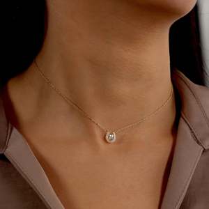 Bague pour femme en or jaune, sertie de sept pierres naturelles ovales, de luxe, à dôme bas et sertie de diamants - Product Image 1