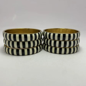 Brazaletes de Resina y Latón a la Moda, Color Rosa y Negro, Ideales para Regalos, Juego de Brazaletes de Resina y Metal Dorado con Color Personalizado - Product Image 1