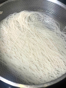 บะหมี่แห้งเวียดนามแท้ ยี่ห้อ IIGLOBAL FARM แบบเส้นแบน ไร้กลูเตน 100% ธรรมชาติ ซื้อจำนวนมาก บรรจุ 10 กก. - Product Image 2