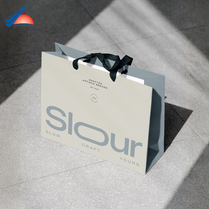 ถุงกระดาษบูติกส่วนบุคคลพร้อมปั๊มด้วยความร้อนและตัวเลือกด้ามจับที่หรูหรา - Product Image 1