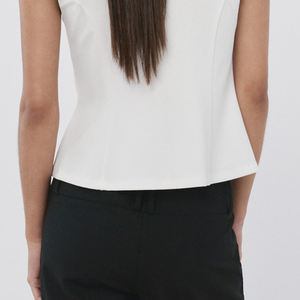 Camiseta de Mujer con Diseño Recto, Cuello Redondo, Sin Mangas, con Hombreras, Diseño Peplum / Diseño de Color Sólido con Logotipo, Elegante - Product Image 6