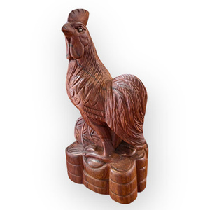 La statue du coq est exquisamment sculptée en bois de Huong. - Product Image 2