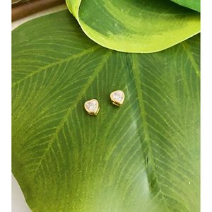 Orecchini a Perno in Argento Sterling di Forma Minuscola, Borchie Alla Moda in Formato Ridotto - Product Image 1