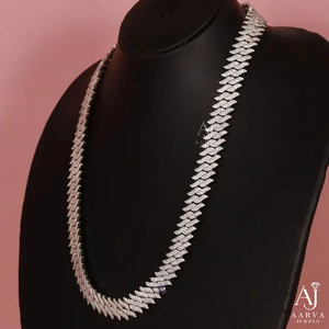 AARVA JEWELS - Collar de Cadena Cubana con Engaste de Moissanita de Corte Brillante Chapado en Oro Blanco sobre Plata de Ley 925 para Unisex - Product Image 1