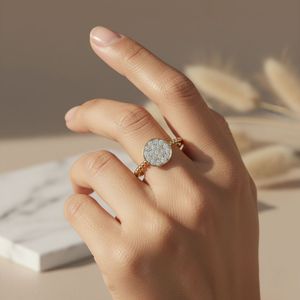 แหวนมินิมอลลิสต์ทรงกลมประดับเพชรแบบคลัสเตอร์ 0.25 กะรัต พร้อมดีไซน์แบบ Pave Setting - Product Image 1