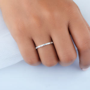 Hermosa Alianza de Matrimonio Clásica y Delgada con Moissanita, 0.95 Quilates, VVS VS, Oro de 10K, 14K, 18K, Chapado en Rodio, Certificada por Terceros - Product Image 6