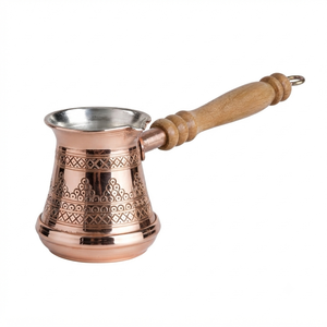 Cafetera turca de cobre grabada con motivos geométricos, Cezve, Ibrik árabe, Briki griega, calentador de leche para estufa con mango de madera con acabado ligero - Product Image 1
