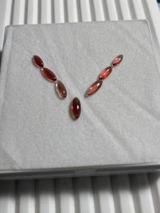 Cabujón de labradorita andesina roja natural con forma de marquesa - Product Image 1