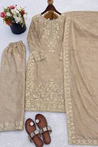 Conjunto Festivo de Seda para Mujer con Dupatta y Palazzo con Bordados Elaborados - Product Image 4
