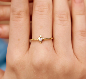 Bague de fiançailles et de mariage vintage en or 14 carats avec diamant de laboratoire certifié IGI, design élégant et tendance pour femme - Product Image 6