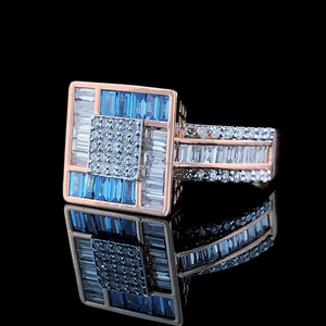 Anillo de Compromiso para Hombre con Diamante Simulado Azul Corte Baguette y Halo Cuadrado, Plata de Ley 925, Estilo Hip Hop Iced Out, Anillo de Pinky - Product Image 2