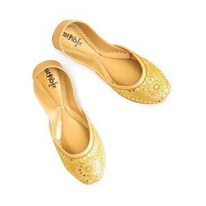 Zapatos planos Khusa EC8570 formales dorados - Product Image 1
