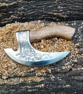 Cortador de Pizza de Acero de Damasco Hecho a Mano, Tradicional, con Mango de Madera y Funda de Cuero, Steel Craft International, Apto para Microondas - Product Image 3