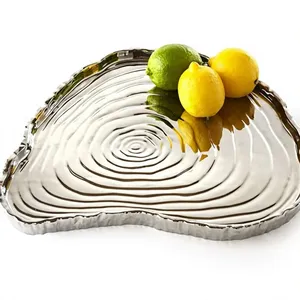Assiette décorative en métal en forme de feuille, bordure dorée, design glamour, motif végétal fait main, assiettes, marque internationale MZ Uttar - Product Image 4