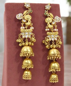 Pendientes Largos de Lujo con Baño de Oro y Moissanita, Calidad Premium, Hermosos Pendientes Kundan para Mujeres y Niñas, Ideales para Bodas y Fiestas - Product Image 4