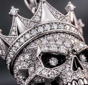 Pendentif Crâne Couronne Argentée avec Moissanite Ronde Taille Brillant Sertie Griffe, Bijou Hip Hop, Cadeau - Product Image 4