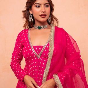 Conjunto Sharara Premium para Mujer, con Jacquard Chanderi, Bordado de Espejos y Dupatta de Red con Borde de Encaje, para Fiestas y Eventos - Product Image 3