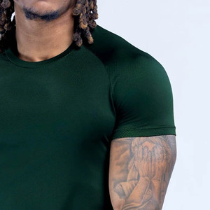 T-shirt de sport pour homme, manches courtes, personnalisable avec logo, en tissu extensible léger et respirant, pour entraînement et fitness. - Product Image 5
