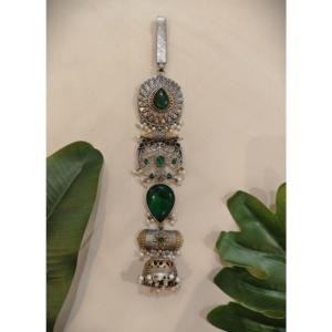 Porte-clés vintage en métal argenté avec pierre précieuse rouge et détails en perles, forme irrégulière, fait main - Product Image 2