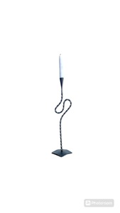 Soporte Artístico para Velas de Hierro con Construcción Metálica Resistente, Hecho a Mano para Decoración del Hogar, Eventos de Boda y Mesas de Restaurante - Product Image 2