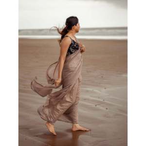 Sari de soirée FB Designer en beige, taille M, pour les fêtes, avec des détails en sequins - Product Image 2